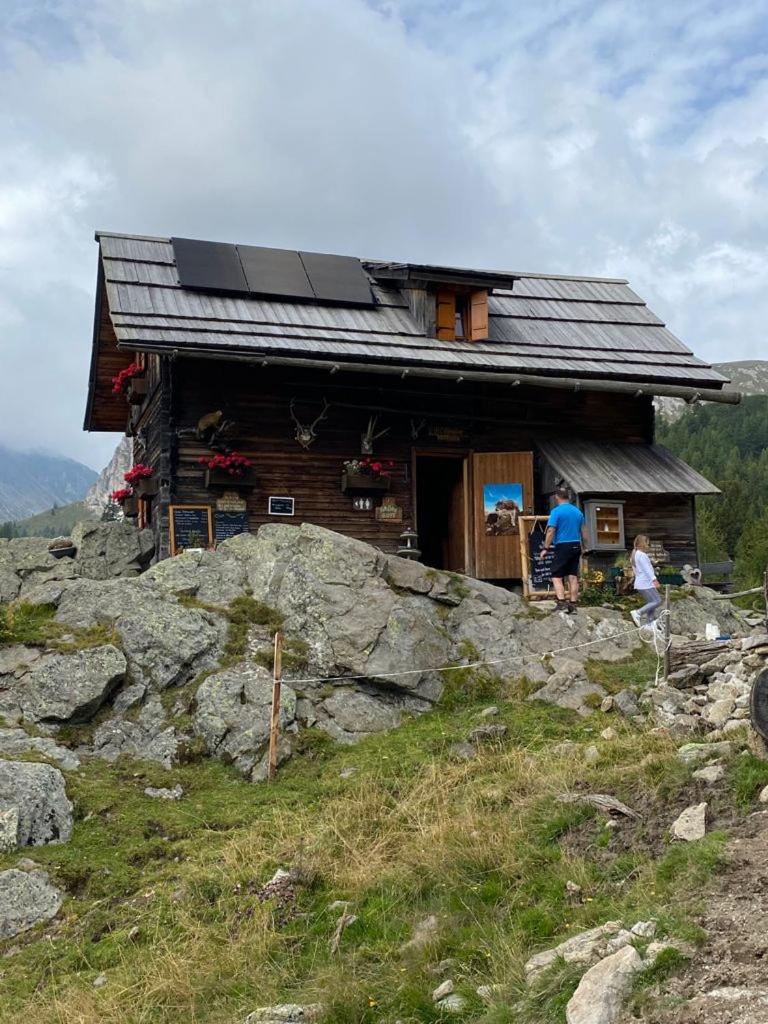 Nocky Mountains Lodge And Apartment Radenthein Exterior photo